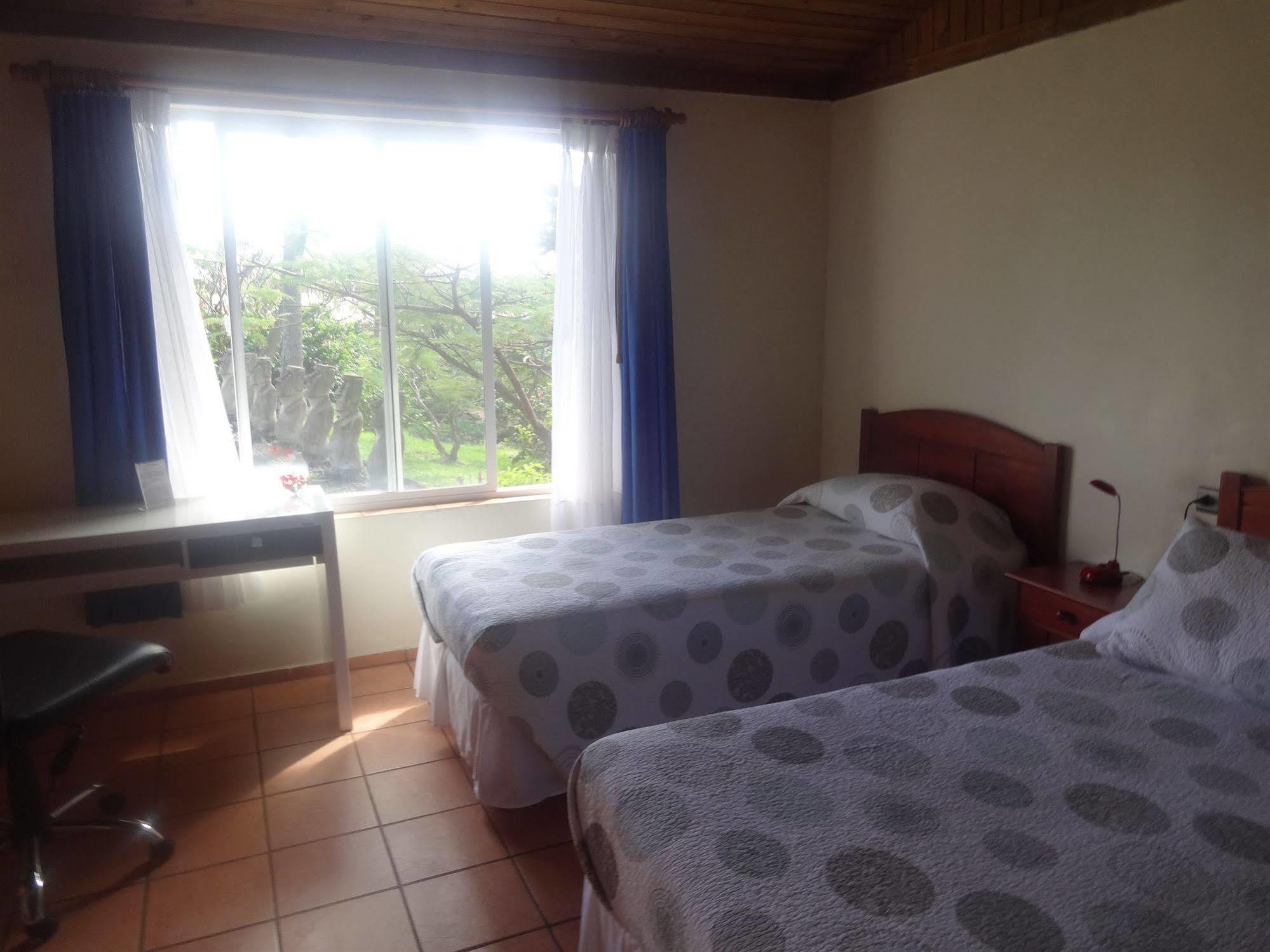Hotel Taura'A Hanga Roa Exterior photo